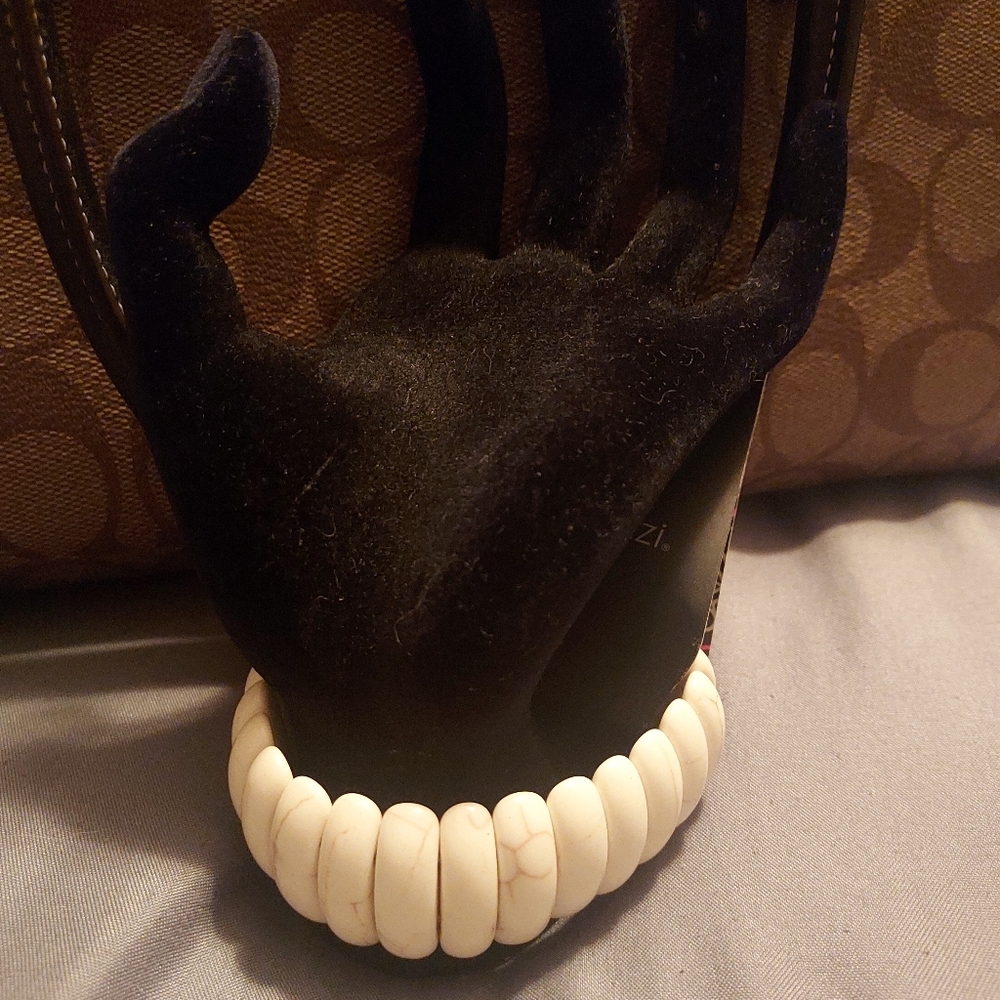 White Beaded Bracelet With Deep Veining for Women